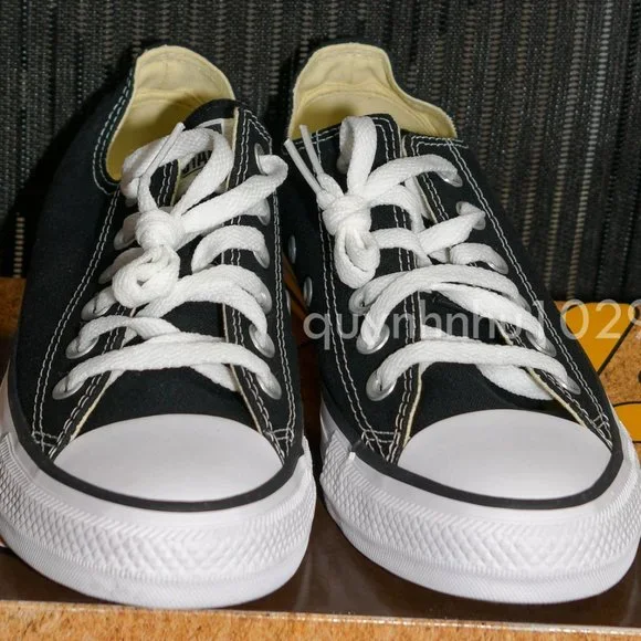 - Brand newCONVERSEunisex shoes